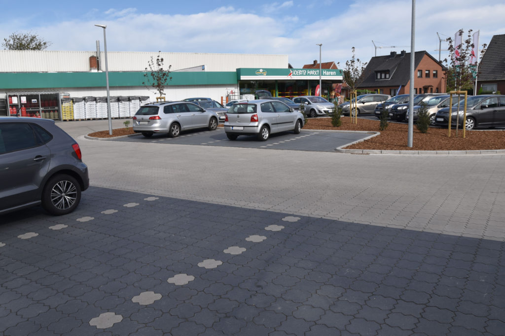 Jumbo in grau und Parkflächen in anthrazit