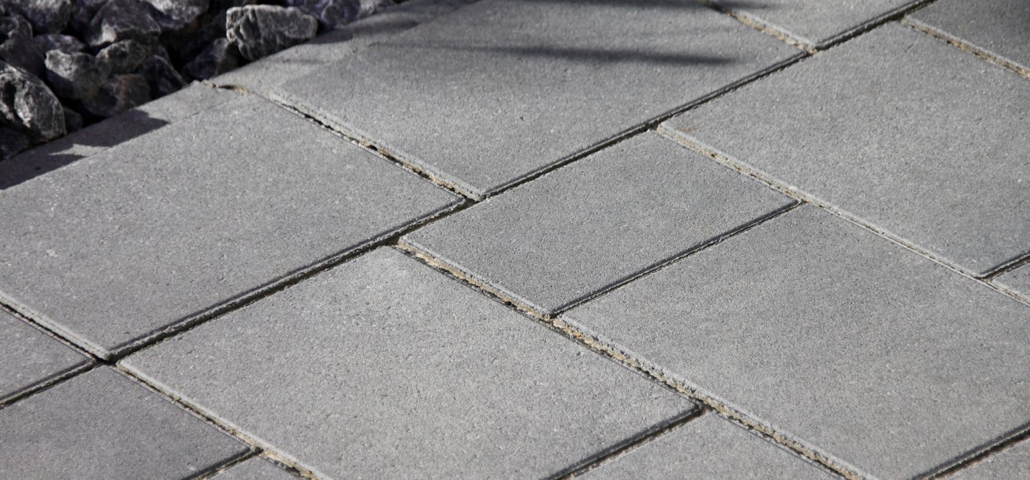 Pflastersteine für hohe Verkehrsbelastungen. Quattro-Safe mit Verschiebesicherung. Starker Verbund für Belastungen durch Fahrzeugverkehr.